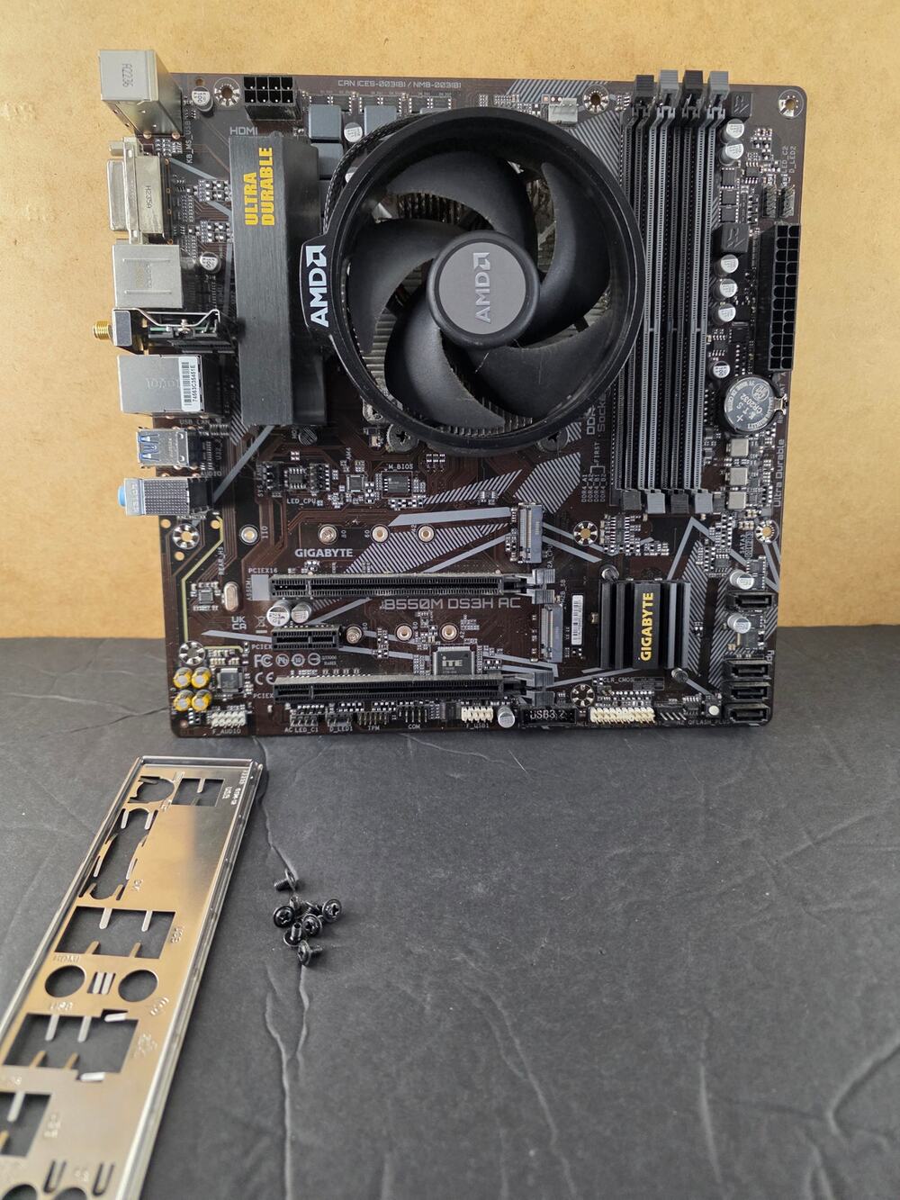 Gigabyte B550M DS3H AC AMD AM4 microATX Motherboard Wifi